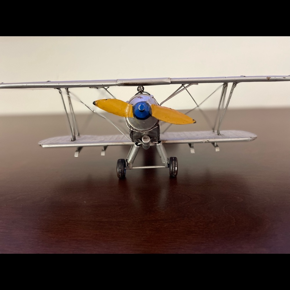 Decorative airplane